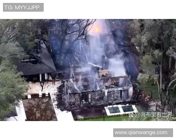 热火主帅斯波豪宅遭受大火 自己无恙在住所外神态沉痛